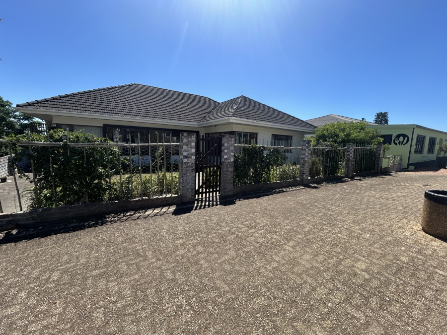 6 Bedroom Property for Sale in Napier Western Cape